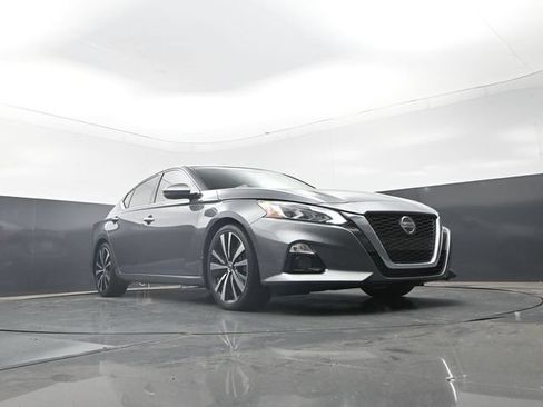 Used 2020 Nissan Altima 2.0 Platinum FWD image 27