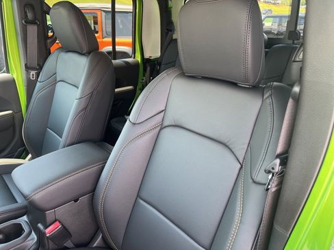 New 2025 Jeep Gladiator Sport image 36