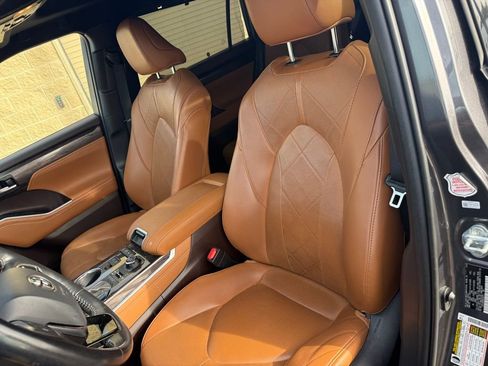 Used 2021 Toyota Highlander Platinum image 8