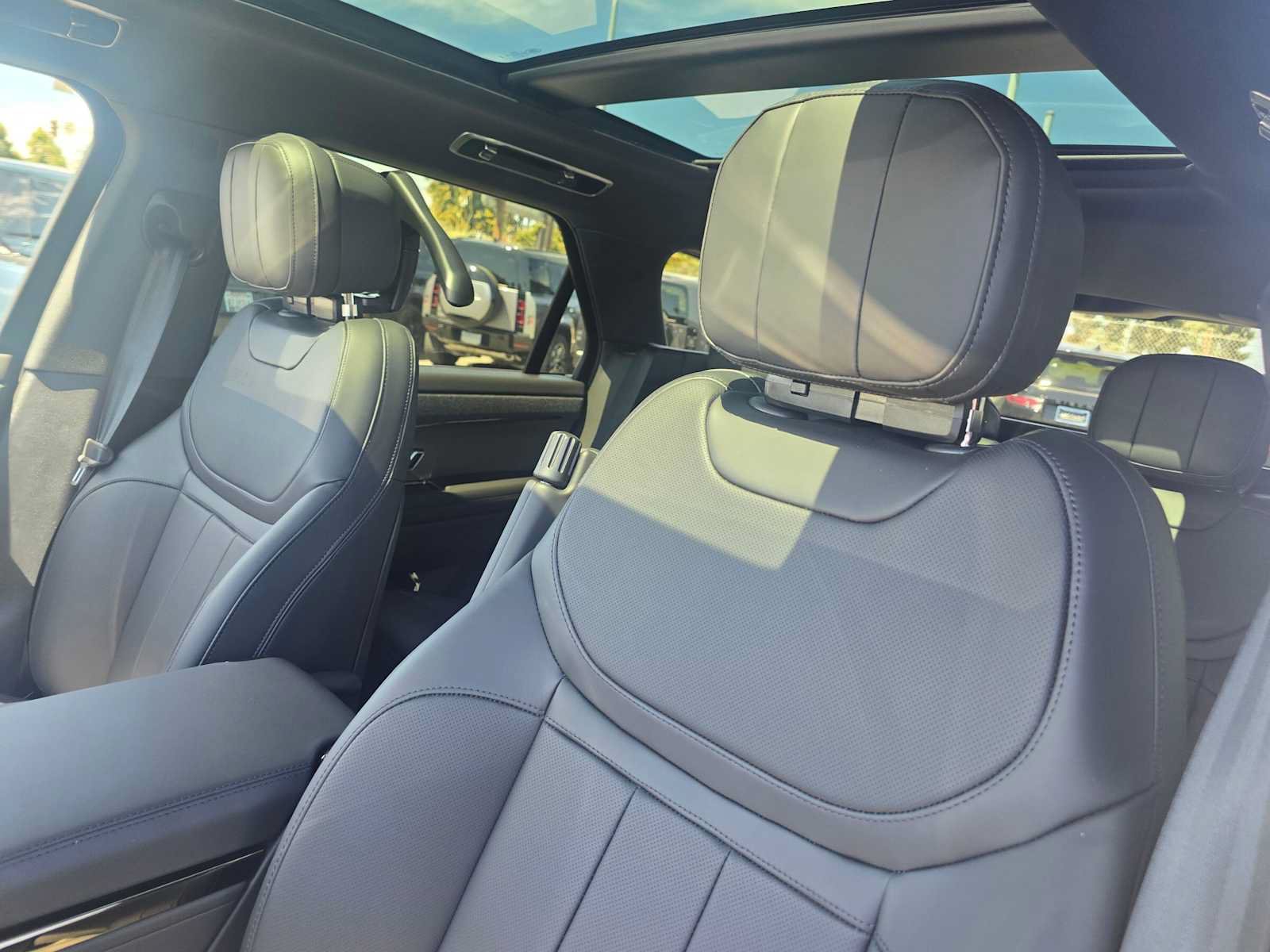 New 2026 Land Rover Range Rover Sport SE AWD/4WD image 24