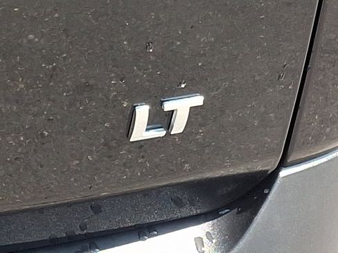 Used 2023 Chevrolet Traverse LT image 34