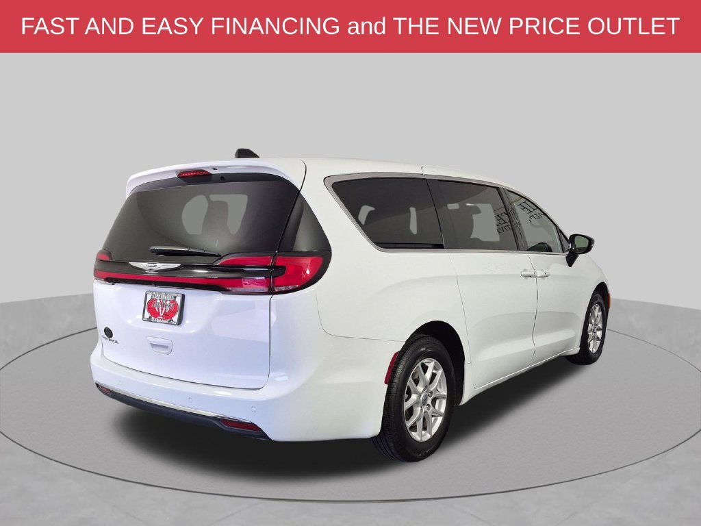 Certified 2025 Chrysler Pacifica Select FWD image 4