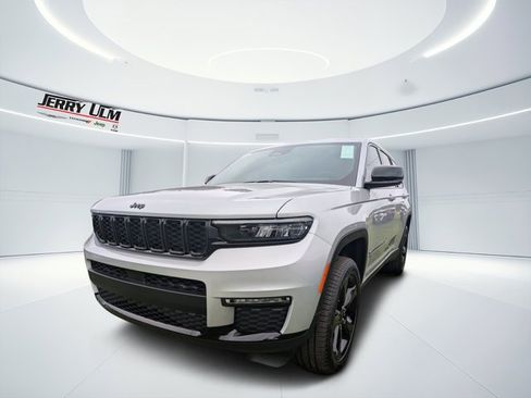 New 2025 Jeep Grand Cherokee L Limited w/ Black Appearance Package image 6
