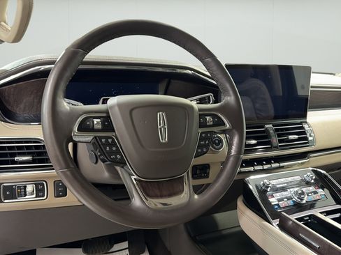 Used 2024 Lincoln Navigator L Reserve AWD/4WD image 11