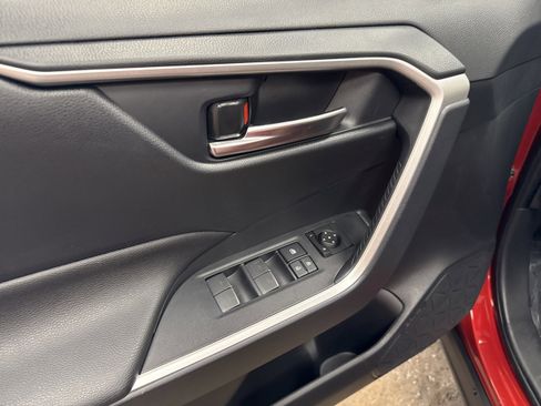 Used 2024 Toyota RAV4 SE w/ Weather & Moonroof Package image 28