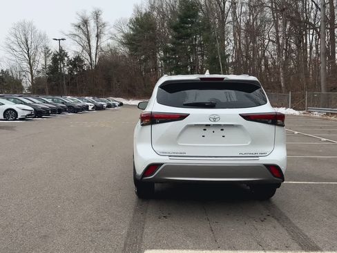 New 2026 Toyota Highlander Platinum image 7