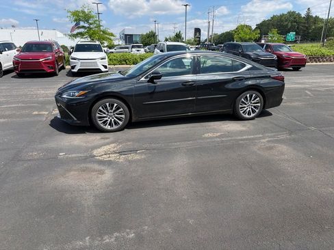 Used 2021 Lexus ES 350 w/ Premium Package FWD image 4