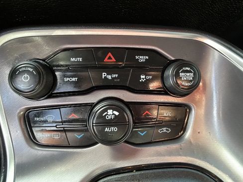 Used 2019 Dodge Challenger SXT w/ Driver Convenience Group RWD image 30