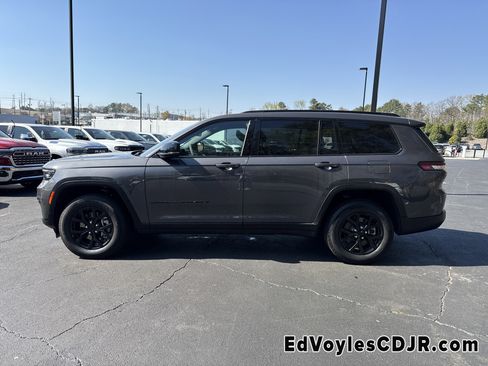 Used 2025 Jeep Grand Cherokee L Altitude image 4