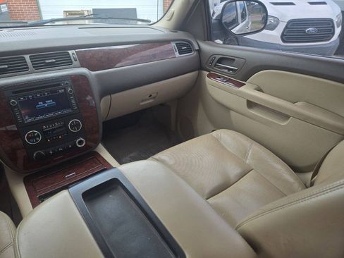 Used 2011 Chevrolet Avalanche LTZ AWD/4WD image 6