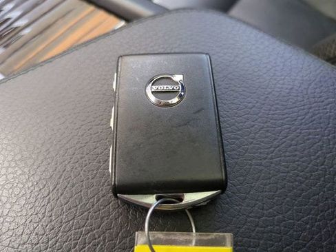 Used 2019 Volvo XC90 T5 Momentum w/ Multimedia Package AWD/4WD image 30