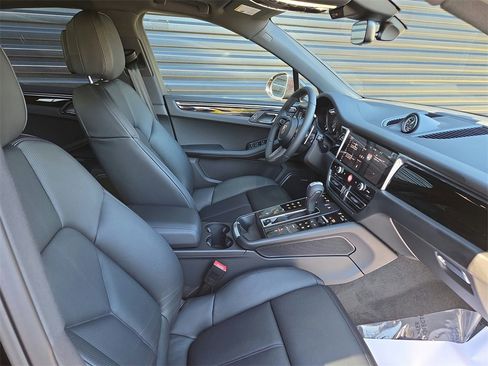 New 2026 Porsche Macan S image 18