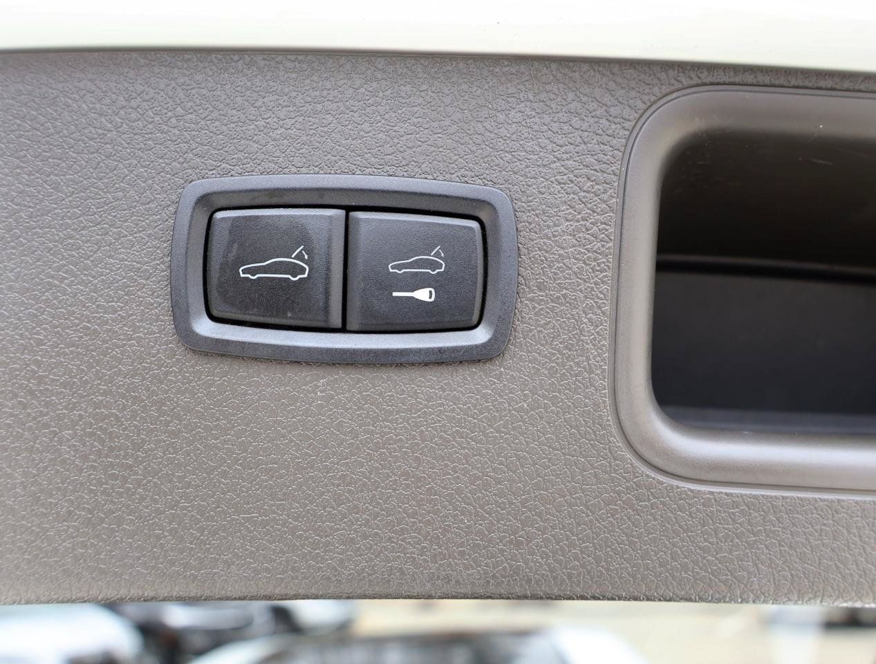 Used 2021 Porsche Macan AWD/4WD image 30