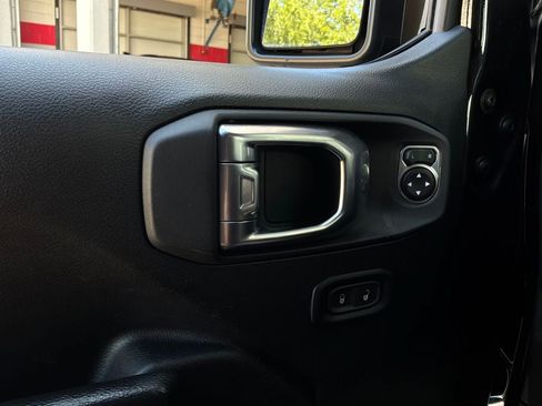 Used 2025 Jeep Wrangler Unlimited Sport AWD/4WD image 17