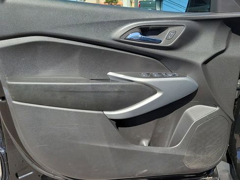 Used 2025 Chevrolet Trax RS w/ Sunroof Package image 18