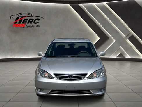 Used 2005 Toyota Camry LE FWD image 16