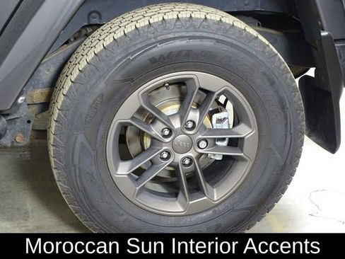 Used 2017 Jeep Wrangler 75th Anniversary image 33