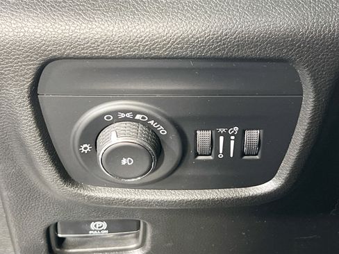 Used 2022 Jeep Grand Cherokee Limited image 10