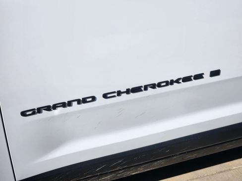 New 2025 Jeep Grand Cherokee L Limited w/ Luxury Tech Group II image 13