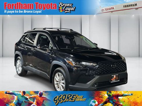 Used 2023 Toyota Corolla Cross LE w/ Moonroof Package AWD/4WD image 1