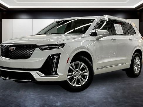 Certified 2025 Cadillac XT6 Luxury image 3