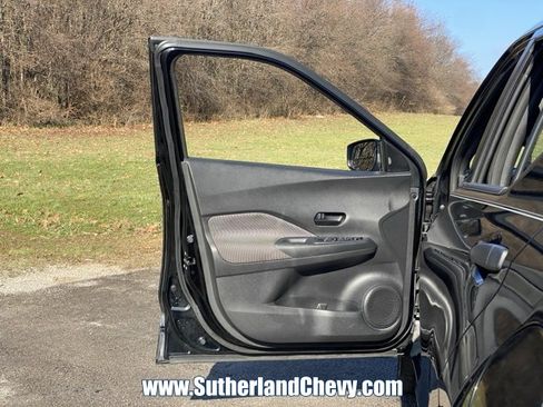 Used 2020 Nissan Kicks S image 12