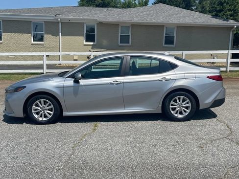 Used 2025 Toyota Camry LE FWD image 8