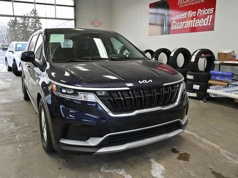 Used 2022 Kia Carnival LX image 3