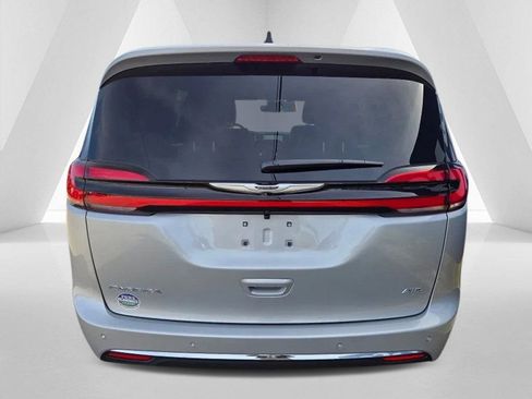 New 2026 Chrysler Pacifica Select AWD/4WD image 6