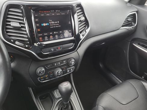 Used 2019 Jeep Cherokee Limited FWD image 23