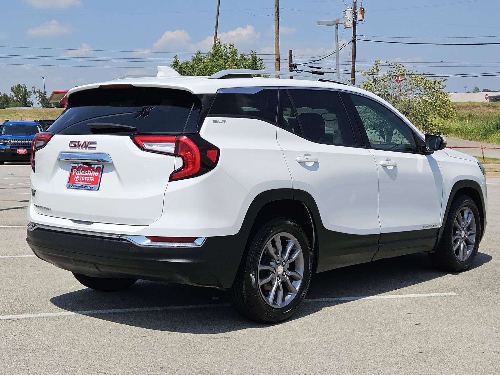 Used 2024 GMC Terrain SLT FWD image 4