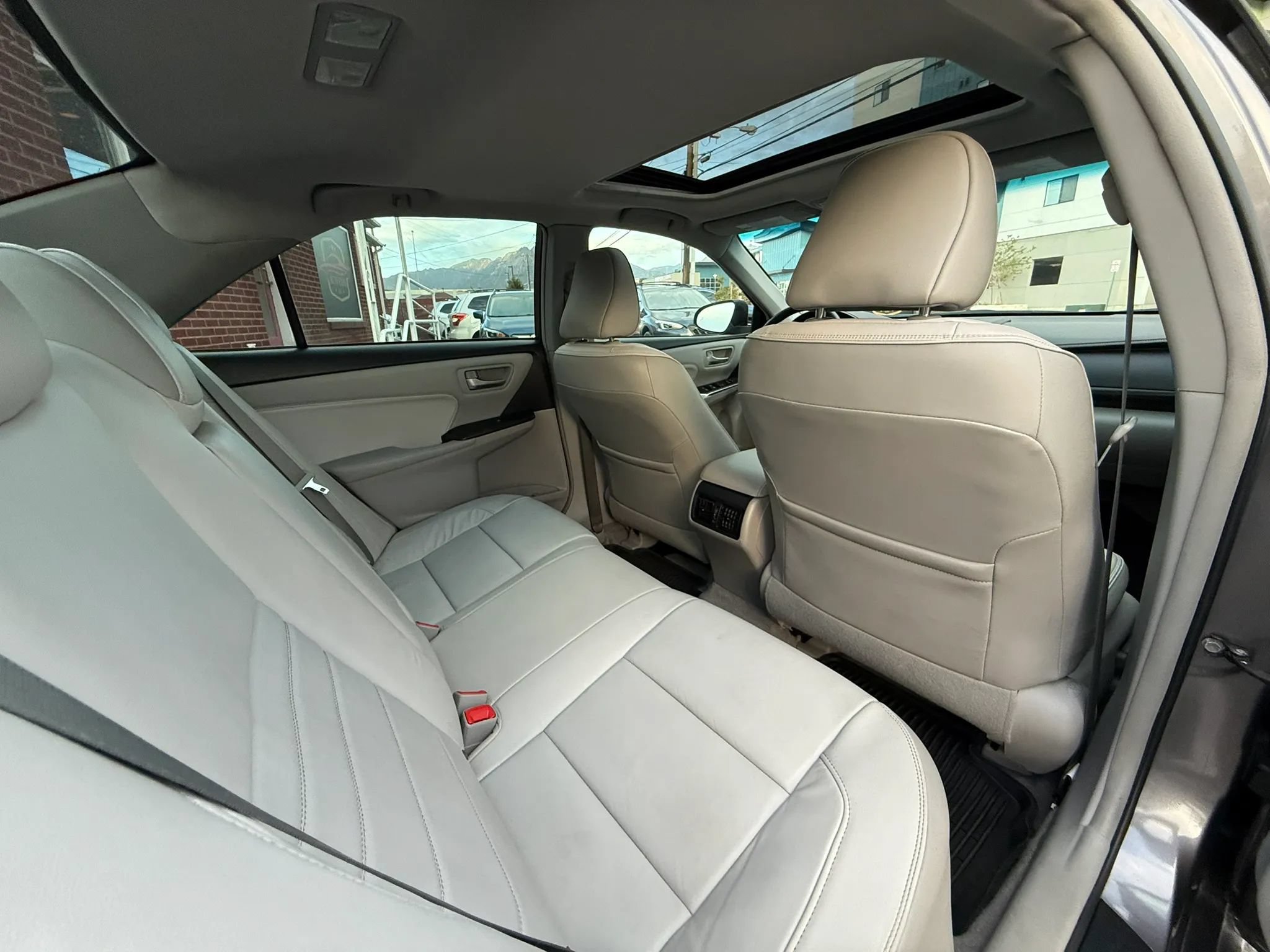 Used 2017 Toyota Camry XLE w/ Moonroof Package FWD image 14
