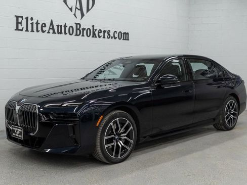 Used 2024 BMW 740i xDrive image 37