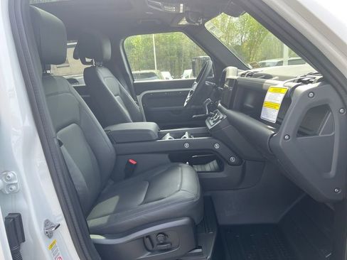 New 2025 Land Rover Defender 110 X-Dynamic SE image 28