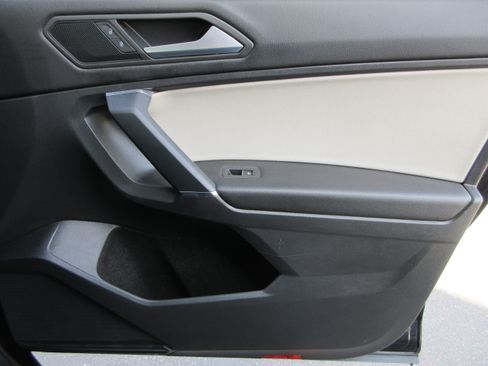 Used 2020 Volkswagen Tiguan SE R-Line AWD/4WD image 25