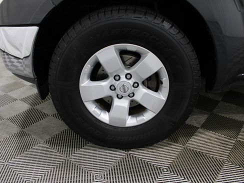 Used 2010 Nissan Frontier SE image 31