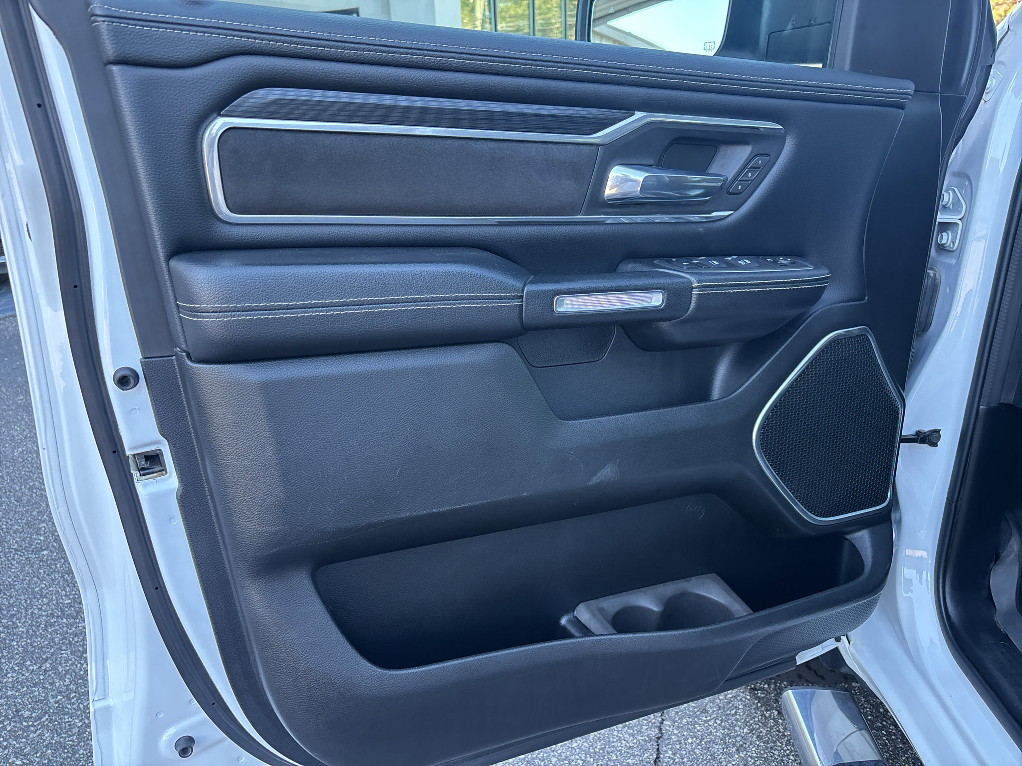 Used 2023 RAM 1500 Laramie AWD/4WD image 20