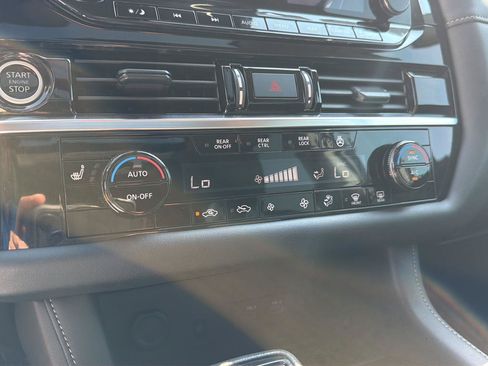 Used 2024 Nissan Pathfinder SL w/ SL Premium Package FWD image 27