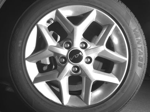 Used 2025 Kia Soul LX w/ LX Technology Package image 12