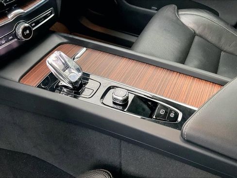 Used 2023 Volvo XC60 B5 Ultimate w/ Climate Package image 19