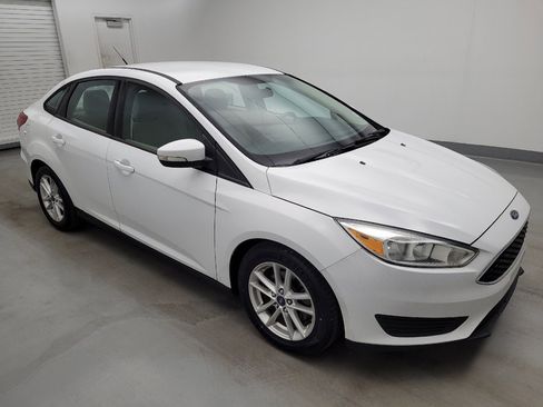 Used 2016 Ford Focus SE w/ SE Cold Weather Package FWD image 11