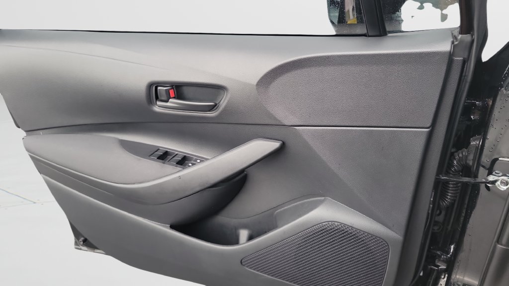 Used 2025 Toyota Corolla LE FWD image 17