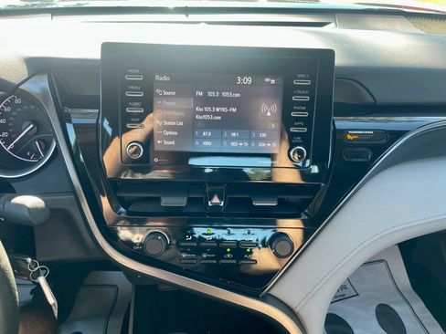 Used 2021 Toyota Camry LE image 15