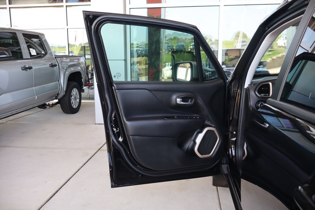 Used 2017 Jeep Renegade Limited FWD image 13