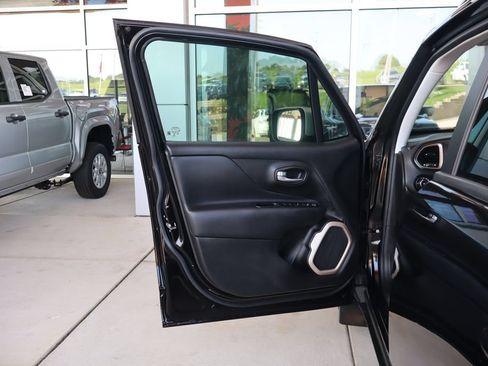 Used 2017 Jeep Renegade Limited FWD image 13