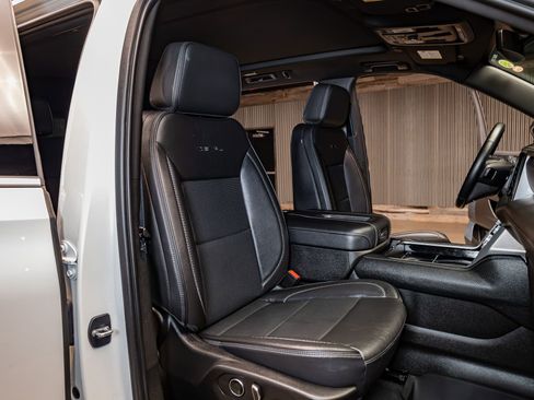 Used 2023 GMC Yukon Denali image 28