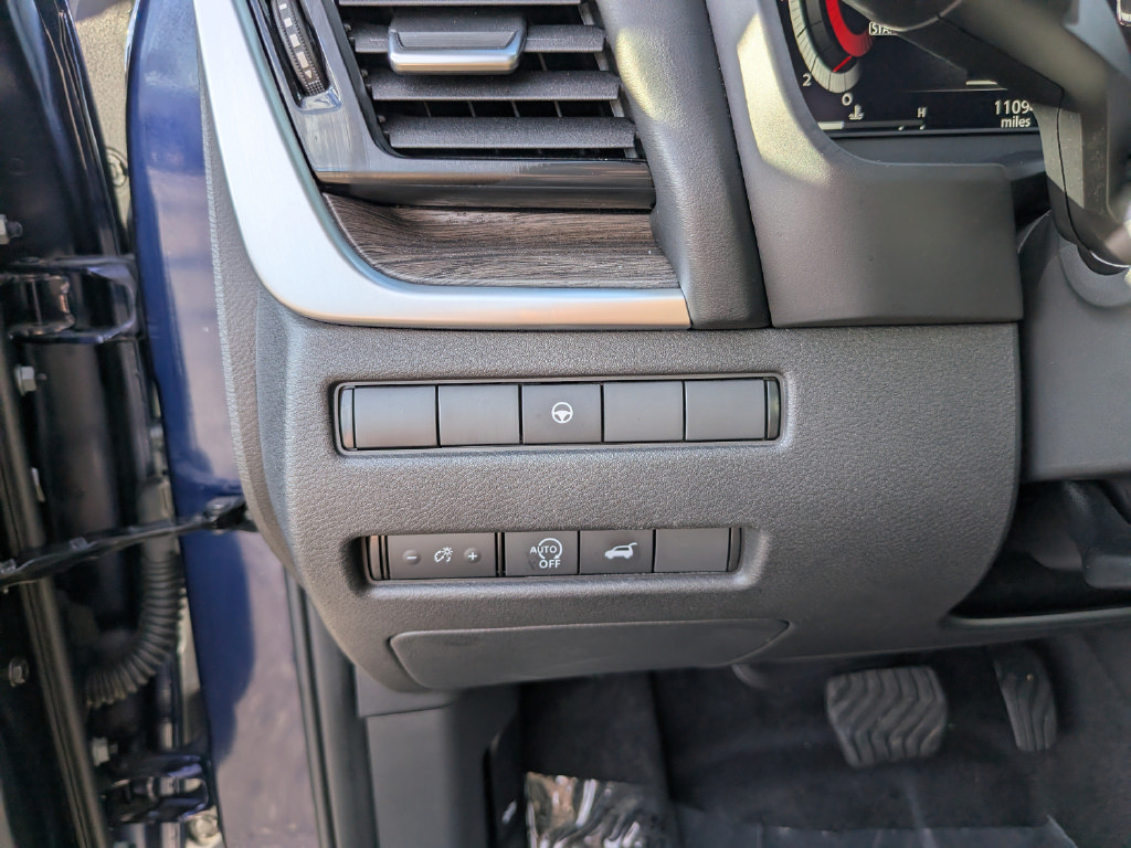 Used 2025 Nissan Rogue Platinum FWD image 29