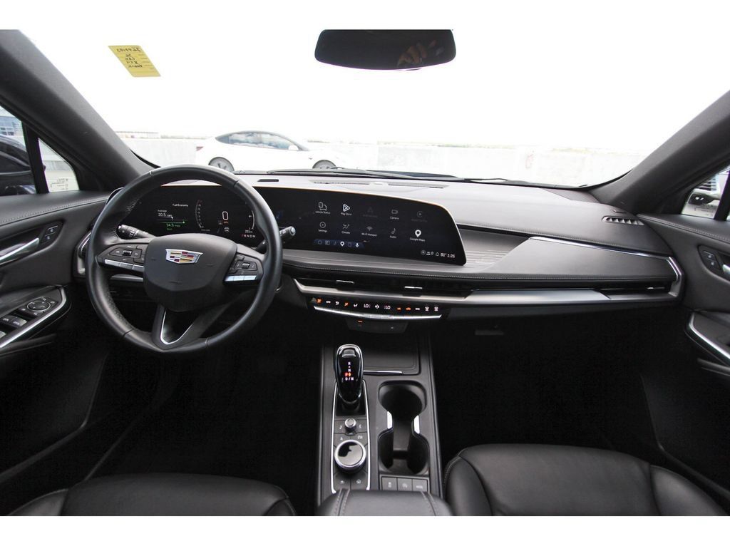 Used 2025 Cadillac XT4 Premium Luxury FWD image 9