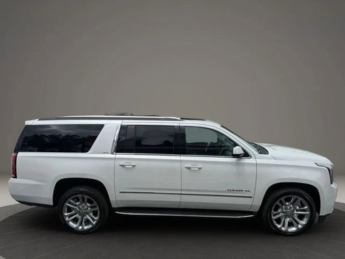 Used 2017 GMC Yukon XL SLT w/ Premium Edition AWD/4WD image 6