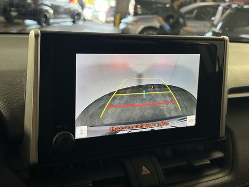Used 2025 Toyota RAV4 XLE AWD/4WD image 19